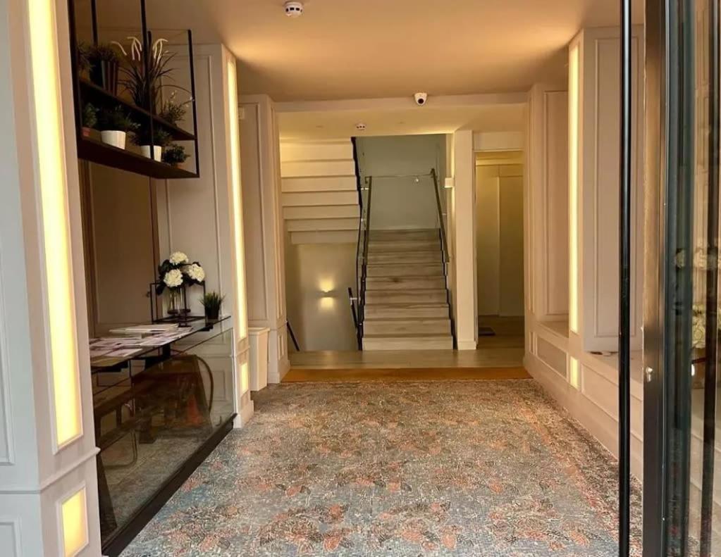 Apartment A Prestigious Haven Within London