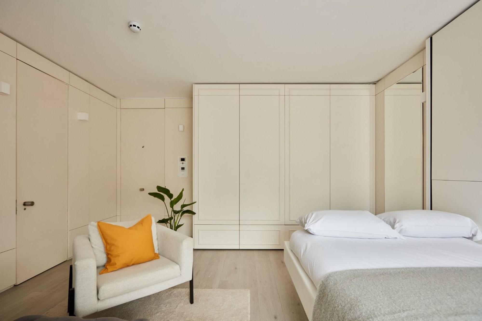 Luxury West Living In Loftus Road Apartment *