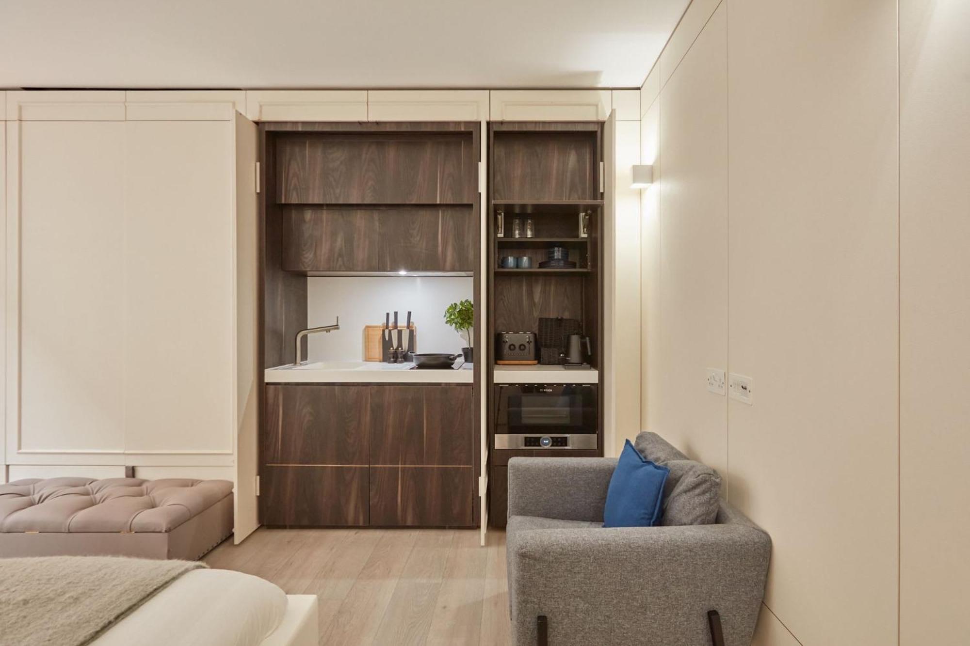 Apartment Luxury West Living In Loftus Road