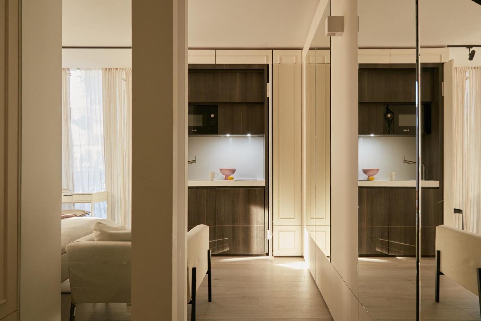 Prestigious Penthouse Haven In Londra