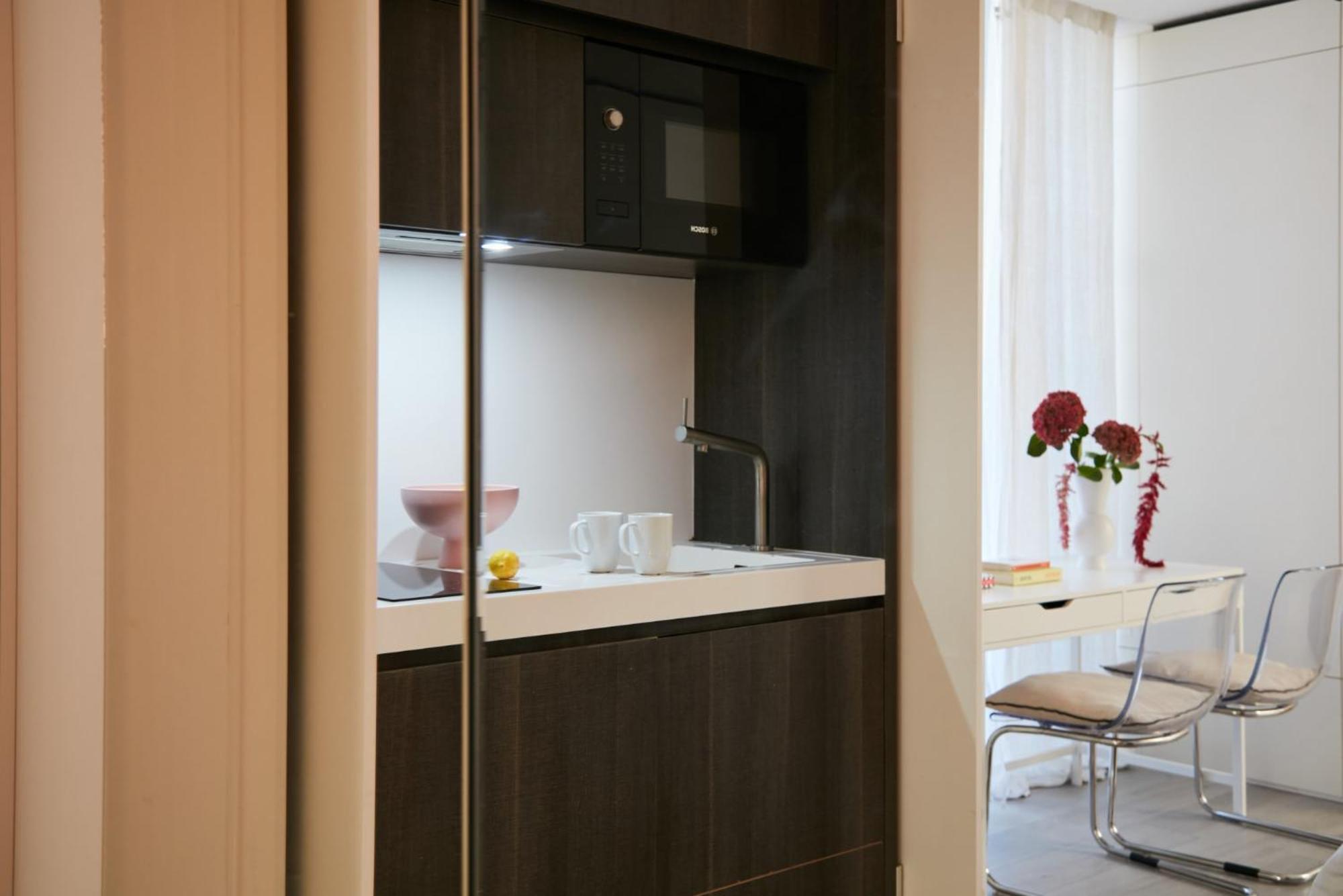 Prestigious Penthouse Haven In Appartamento