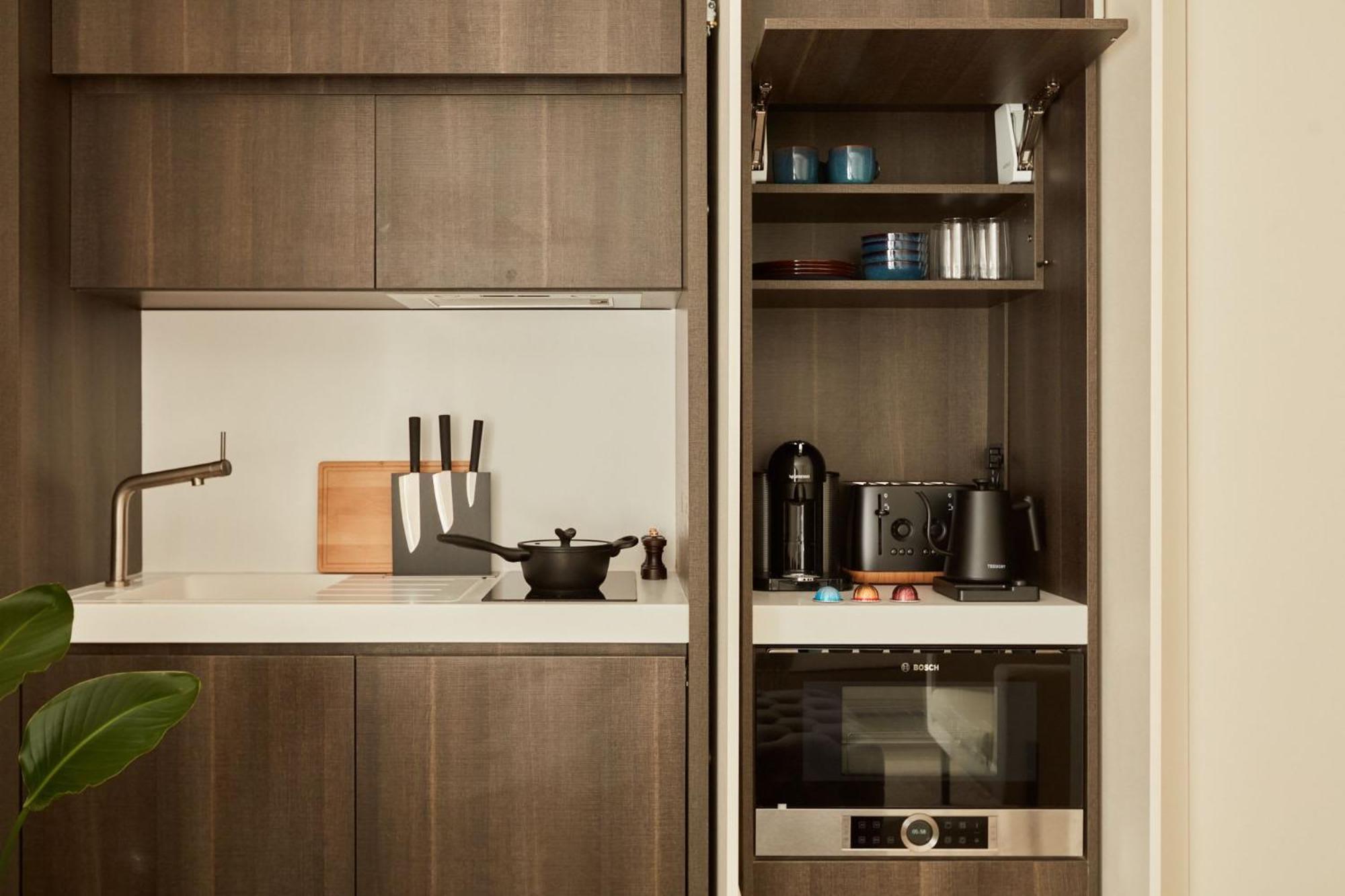 Luxury West Living In Loftus Road Apartment London